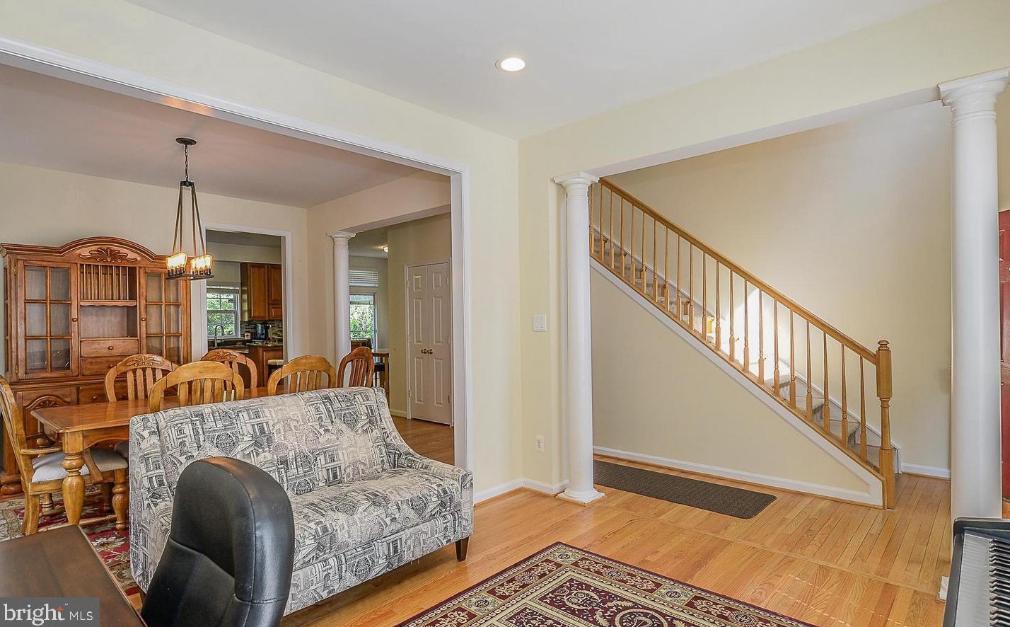 26077 Springdale Dr, Fairfax, VA 20152