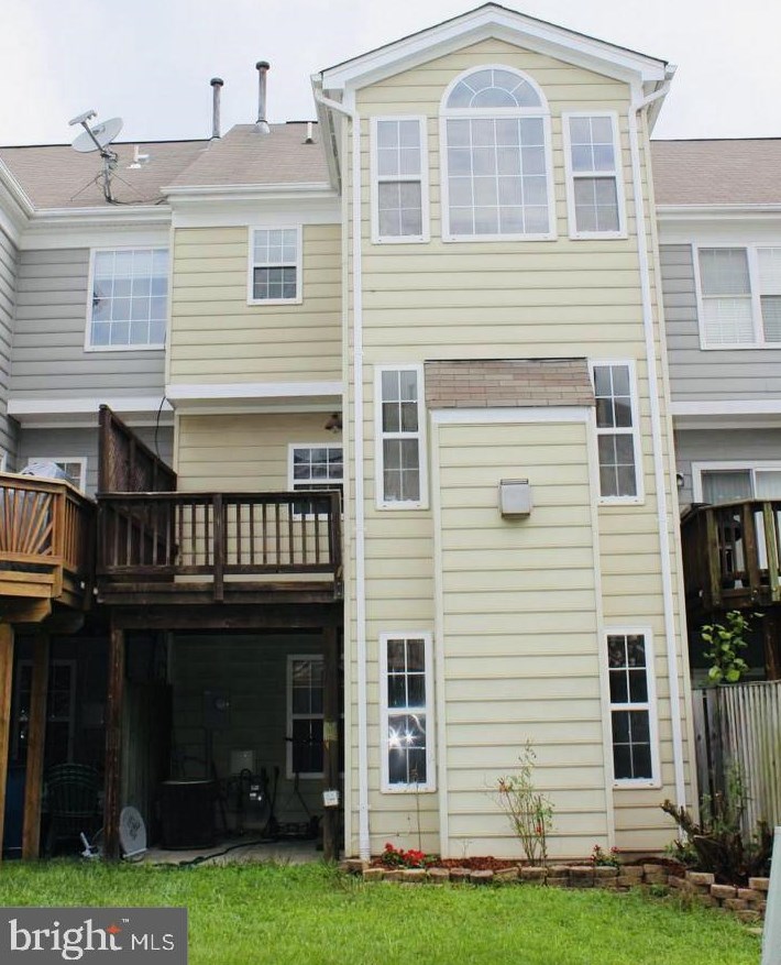 43005 Beachall St, Fairfax, VA 20152