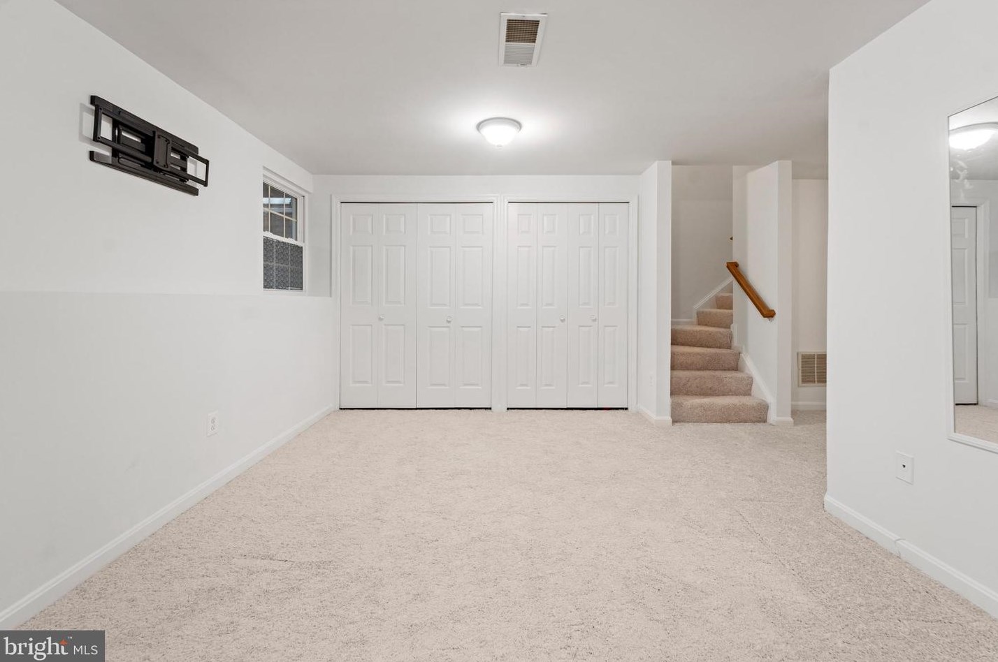 45601 Whitcomb Sq, Dulles VA  20166-3001 exterior