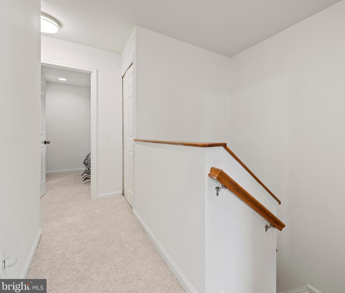 45601 Whitcomb Sq, Dulles VA  20166-3001 exterior
