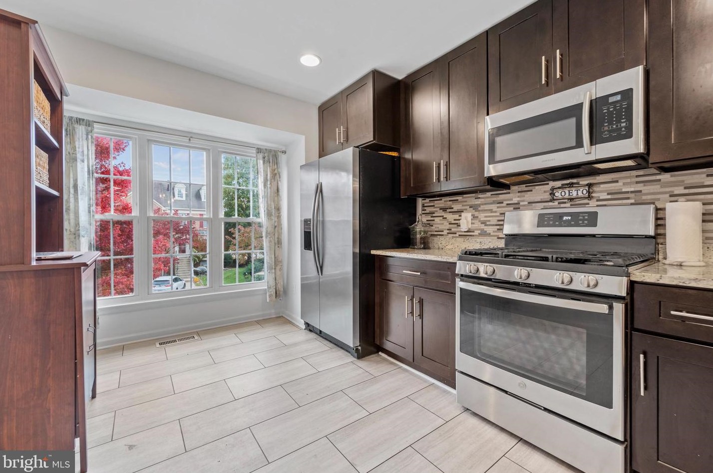 45601 Whitcomb Sq, Dulles VA  20166-3001 exterior