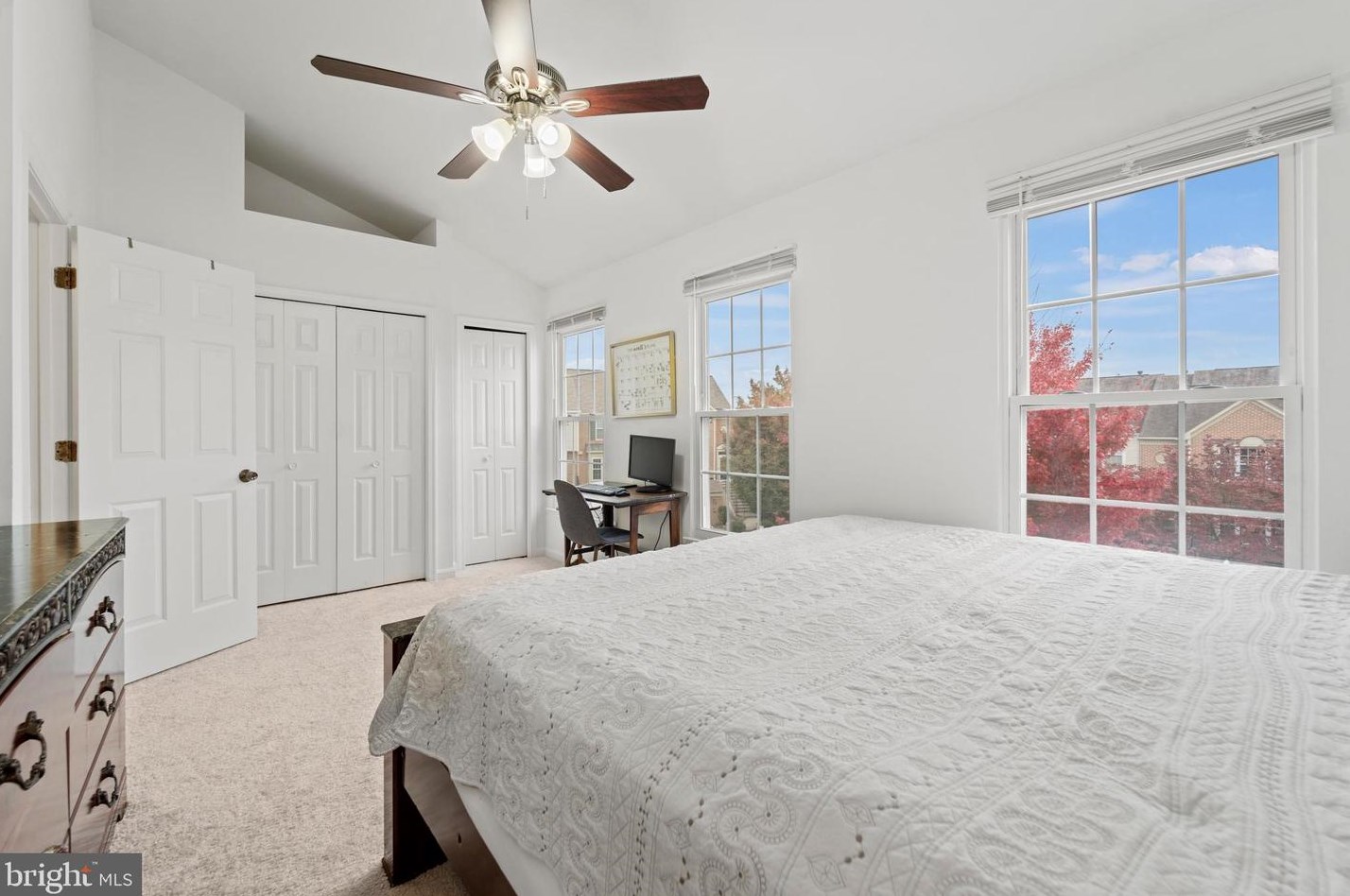 45601 Whitcomb Sq, Dulles VA  20166-3001 exterior