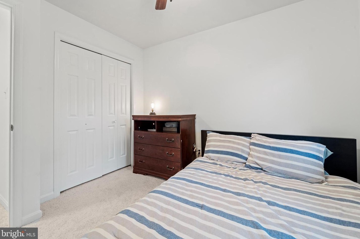 45601 Whitcomb Sq, Dulles VA  20166-3001 exterior
