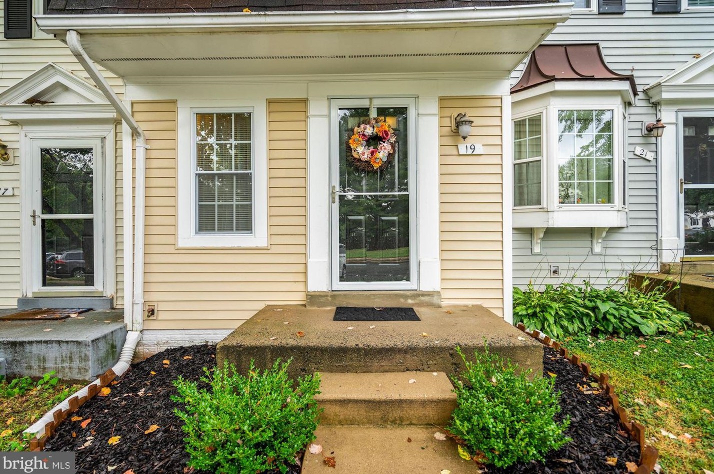 19 Alden Ct, Dulles VA  20165-5709 exterior