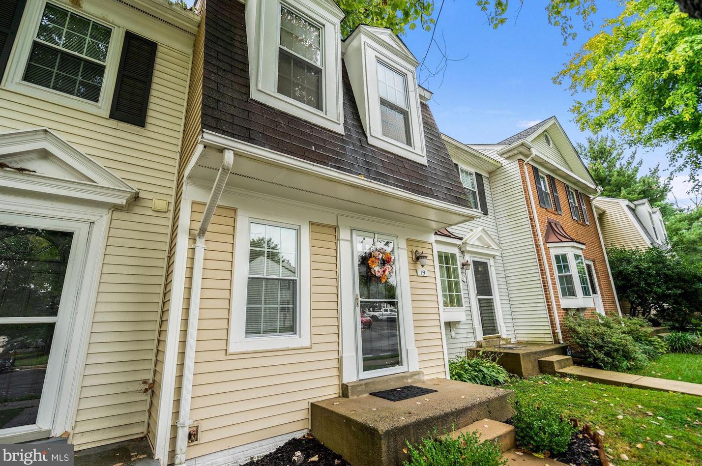 19 Alden Ct, Dulles, VA 20165