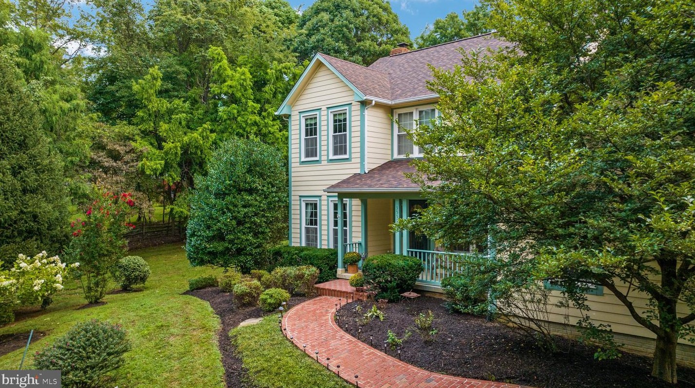 35595 Windover Hill Ln, Round Hill, VA 20141
