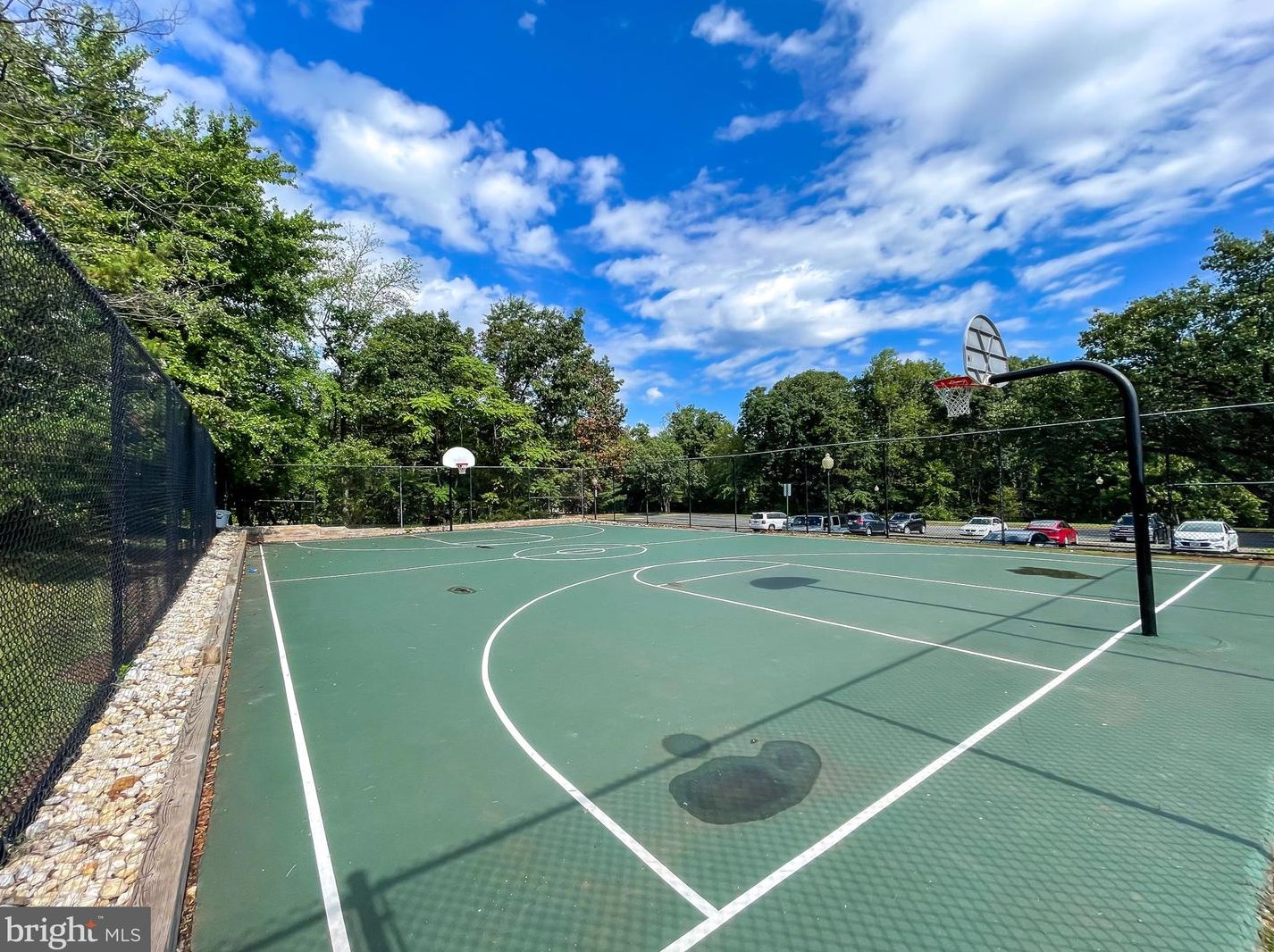 301 Chelmsford Ct, Dulles VA 20165-6402 exterior