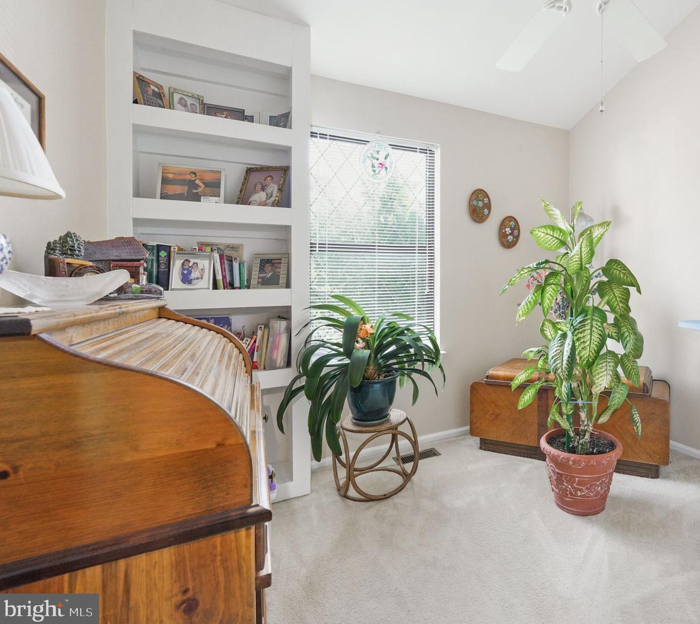 301 Chelmsford Ct, Dulles VA 20165-6402 exterior