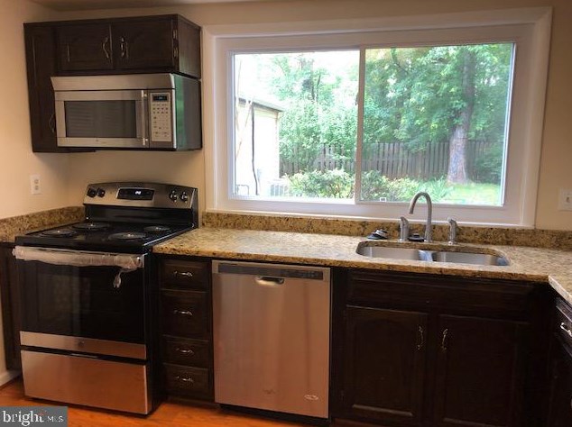 21 Thrush Rd, Dulles VA  20164-1615 exterior