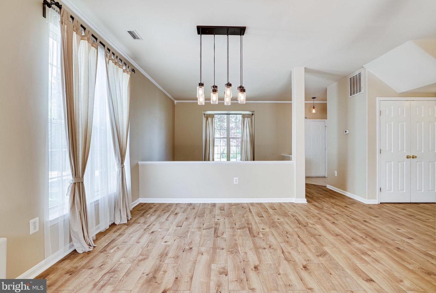 45629 Livingstone Station St, Dulles VA  20166-9288 exterior