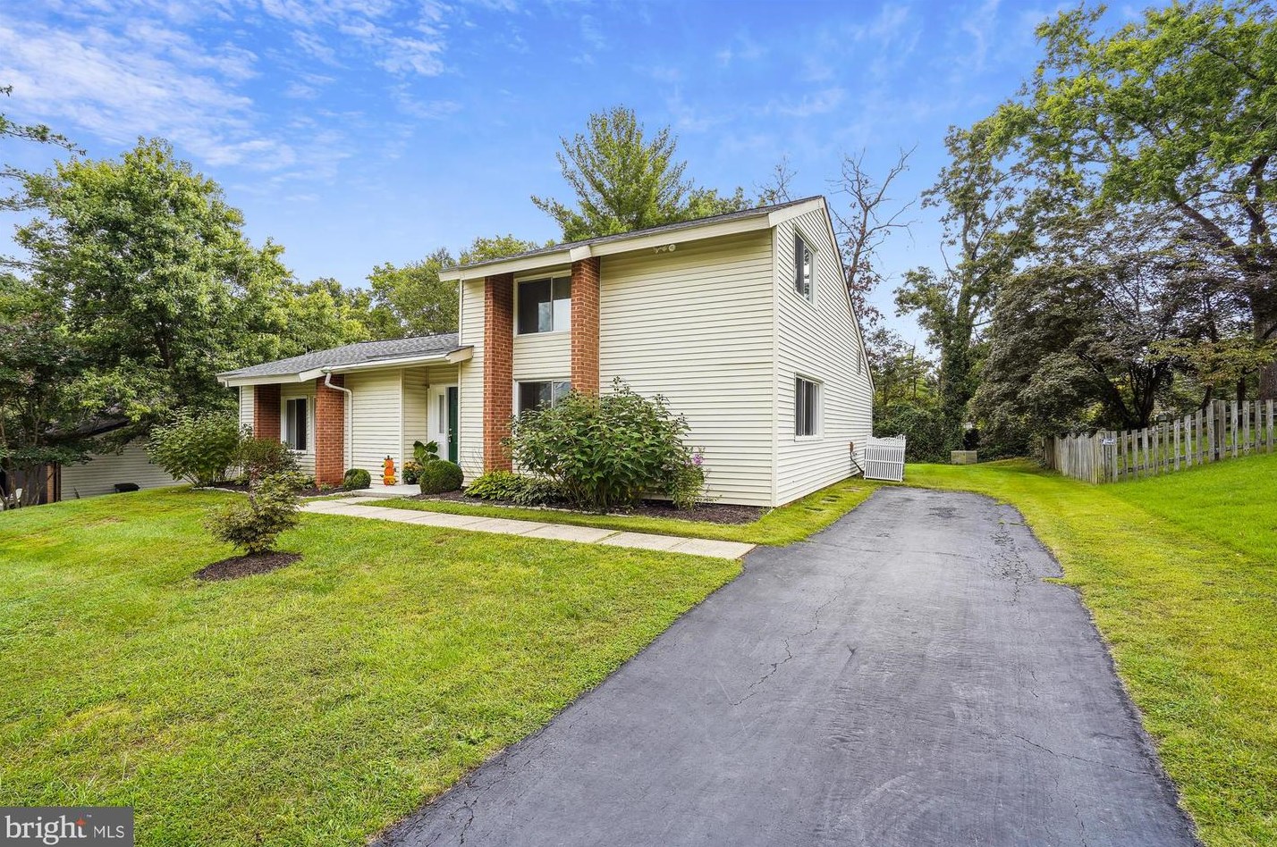 4 Greencastle Rd, Dulles, VA 20164