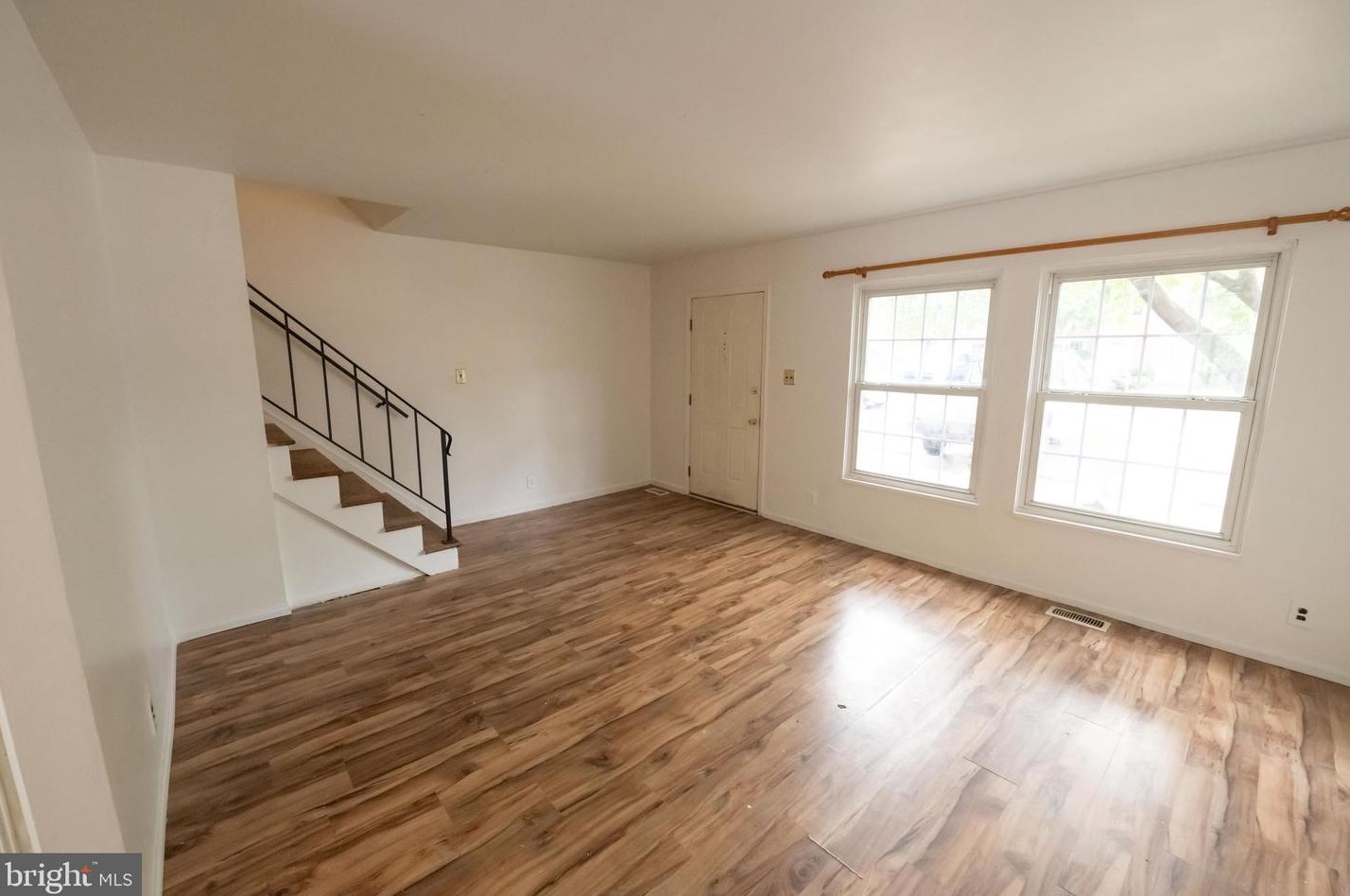 312 Cornell Dr, Dulles, VA 20164-5425