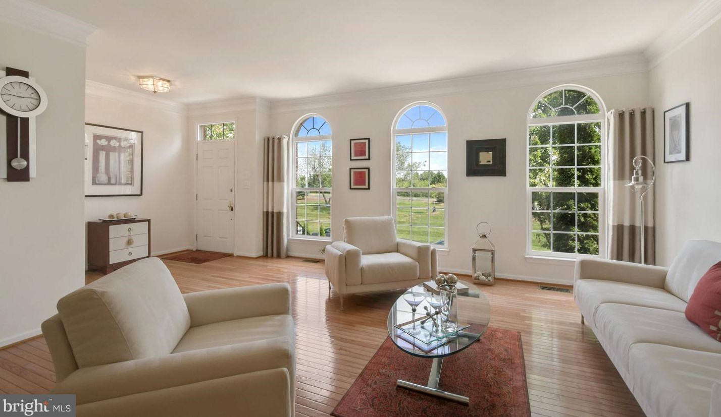 25523 Beresford Dr, Fairfax, VA 20152-3903