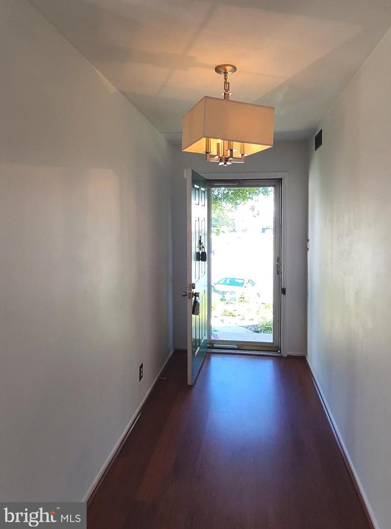 209 Keyes Ct, Dulles, VA 20164