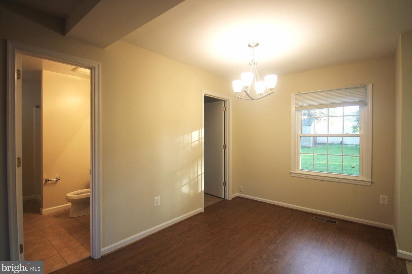605 Maple Ave, Dulles VA  20164-4232 exterior