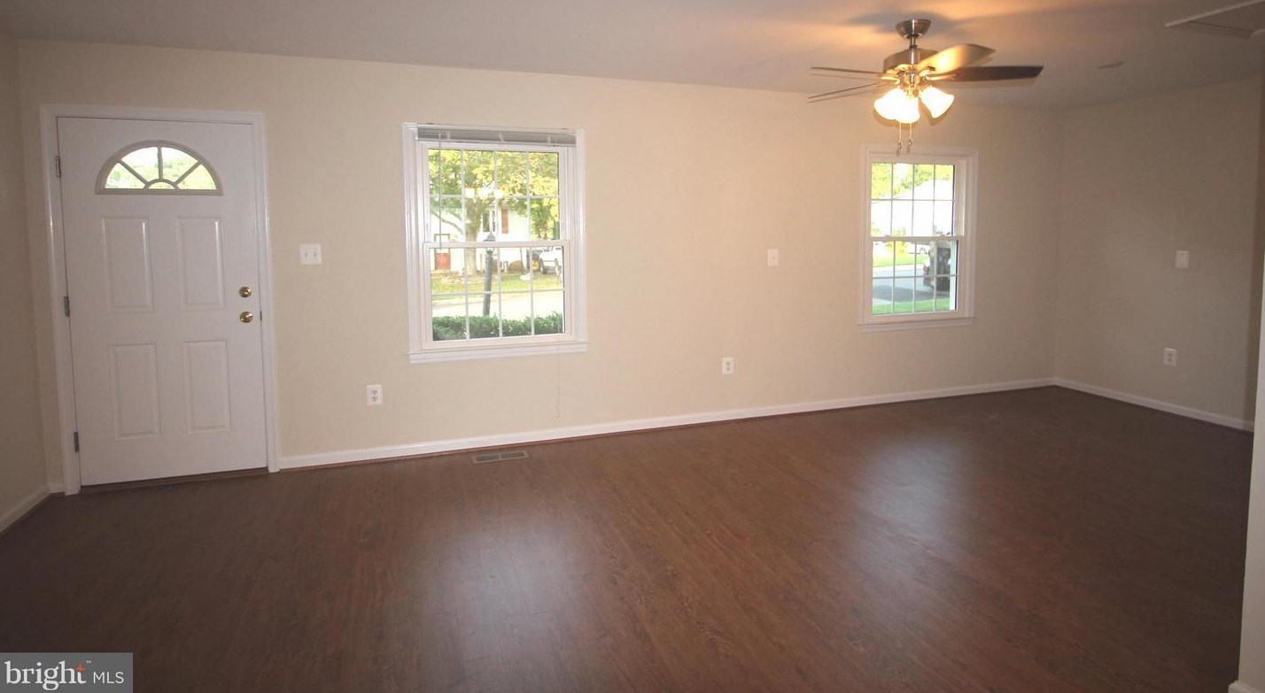 605 W Maple Ave, Dulles, VA 20164