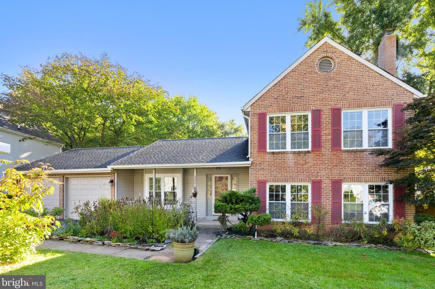 306 Silver Ridge Dr, Dulles, VA 20164-1350