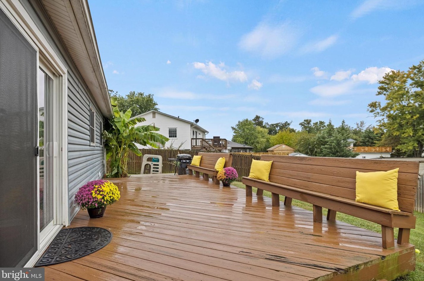 205 Alder Ave, Dulles VA  20164-3912 exterior