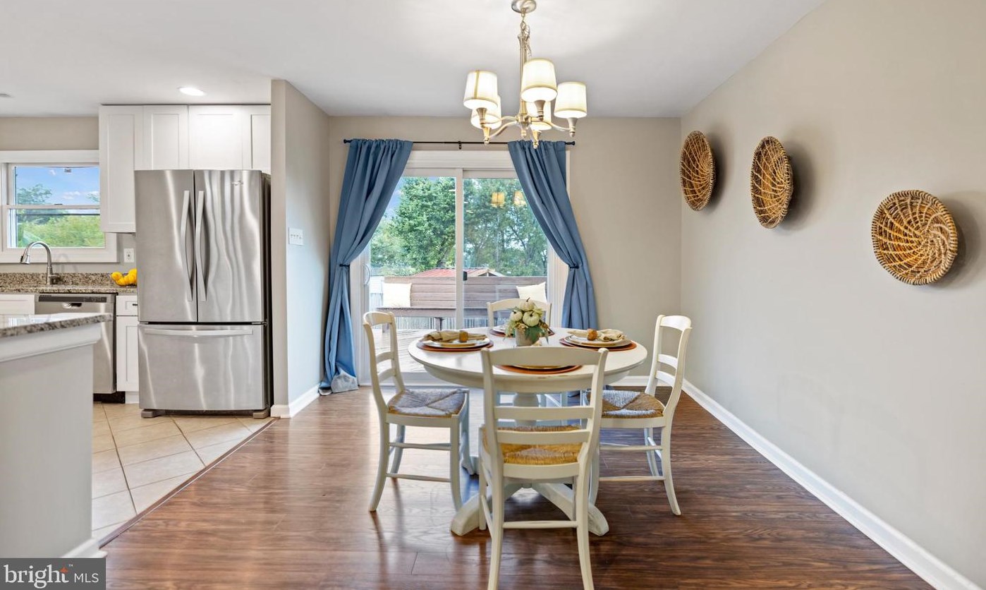 205 Alder Ave, Dulles VA  20164-3912 exterior
