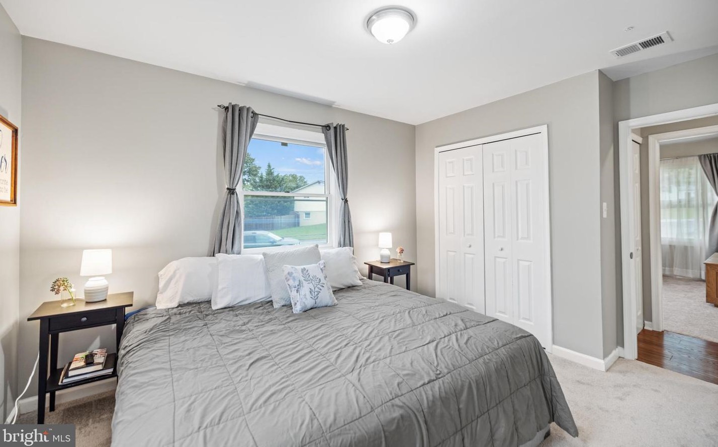 205 Alder Ave, Dulles VA  20164-3912 exterior
