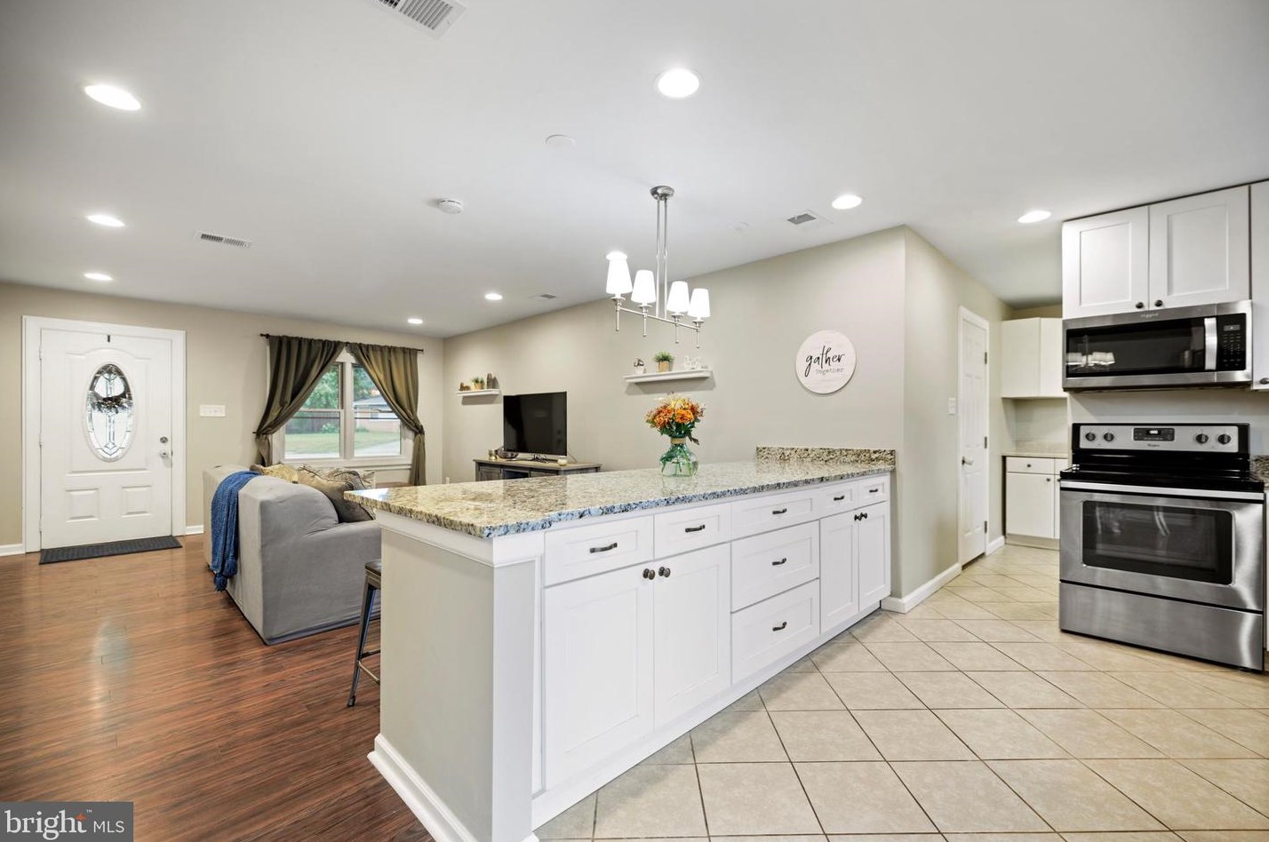 205 Alder Ave, Dulles VA  20164-3912 exterior