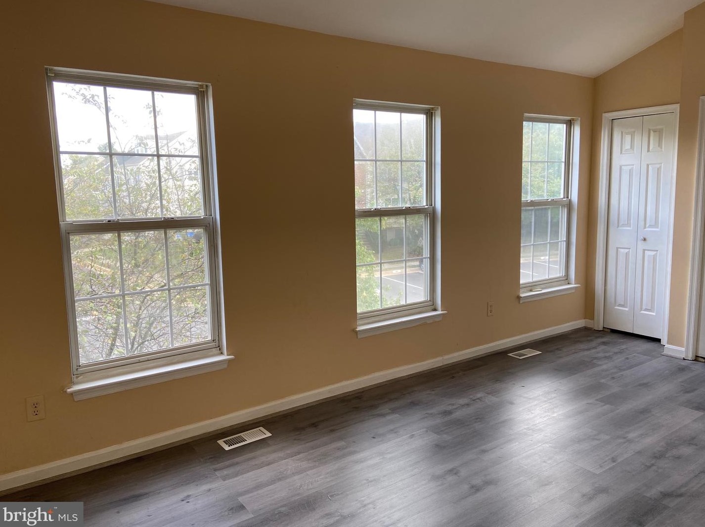 22078 Manning Sq, Dulles VA  20166-3020 exterior