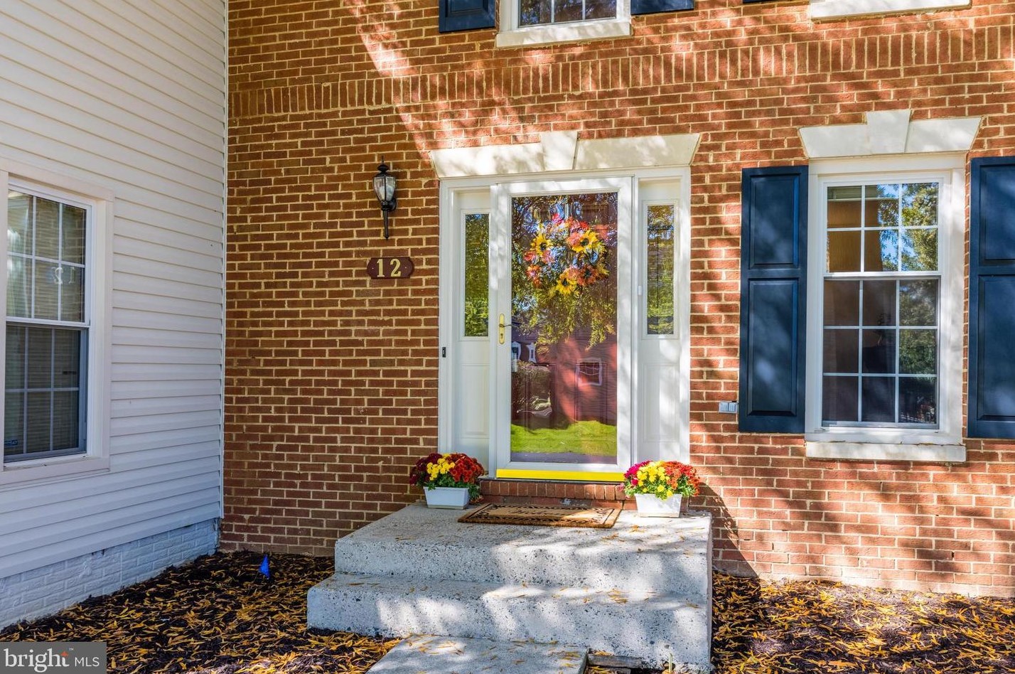 12 Griswold Ct, Dulles, VA 20165