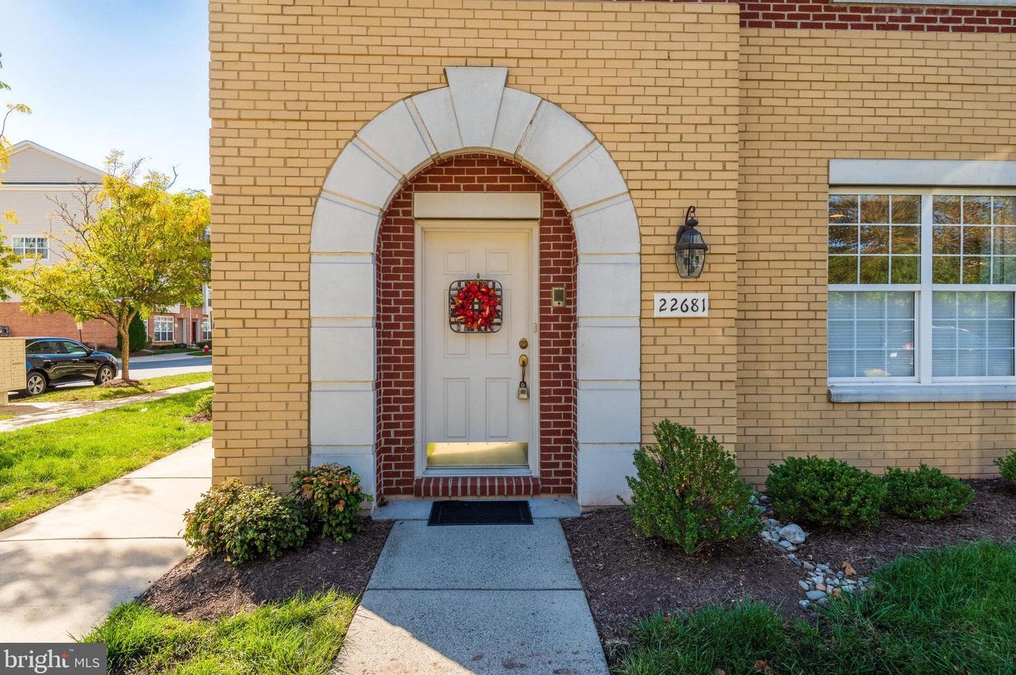 22681 Settlers Trail Ter, Ashburn, VA 20148-6402