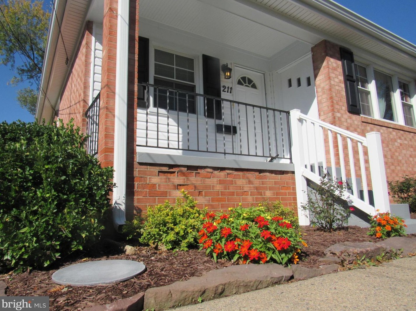 211 Catoctin Cir Ne, Leesburg, VA 20175