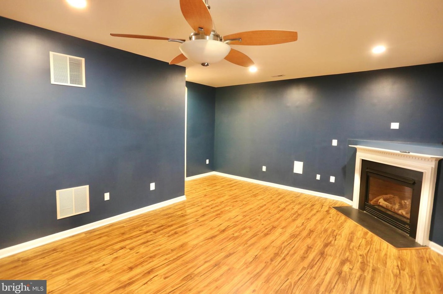 24690 Kings Canyon Sq, Stone Ridge VA  20105-2988 exterior