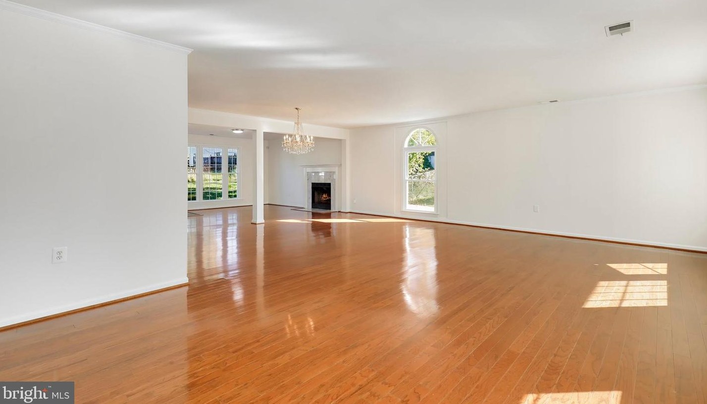 701 Dickenson Ct, Dulles, VA 20164-3413