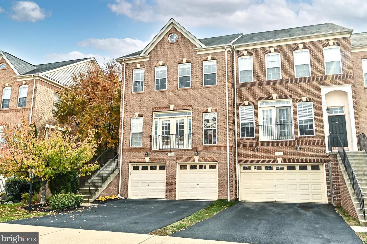 41897 Cinnabar Sq, Stone Ridge, VA 20105-3017
