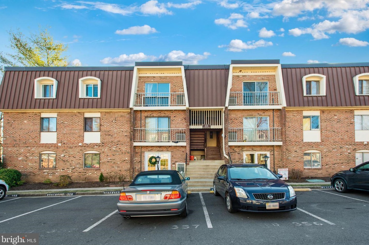 221 Fillmore Ave, Dulles, VA 20164-2640