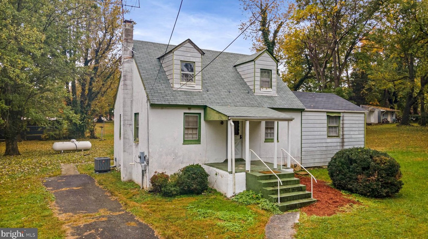 243 Maryland Ave, Hamilton, VA 20158