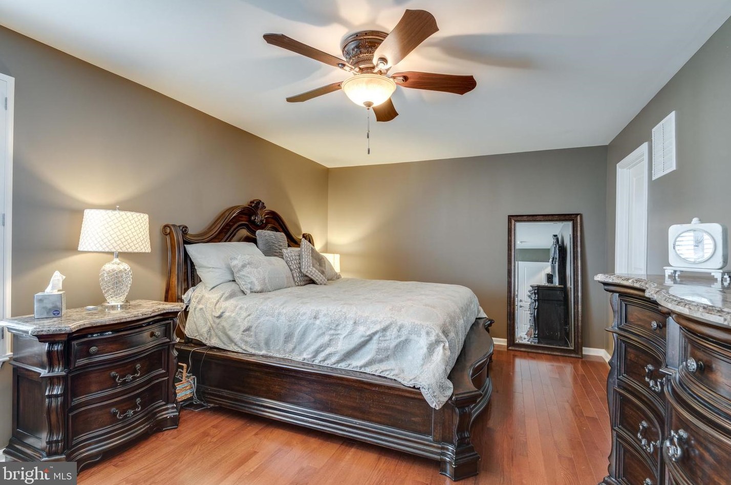 25506 Kylemore Dr, Stone Ridge VA  20105 exterior