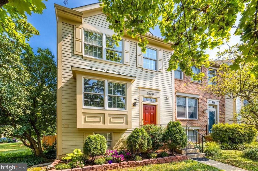 21800 Leatherleaf Cir, Dulles, VA 20164
