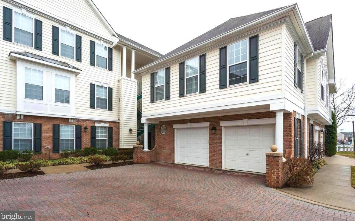 25320 Lake Mist Sq #204, Fairfax, VA 20152