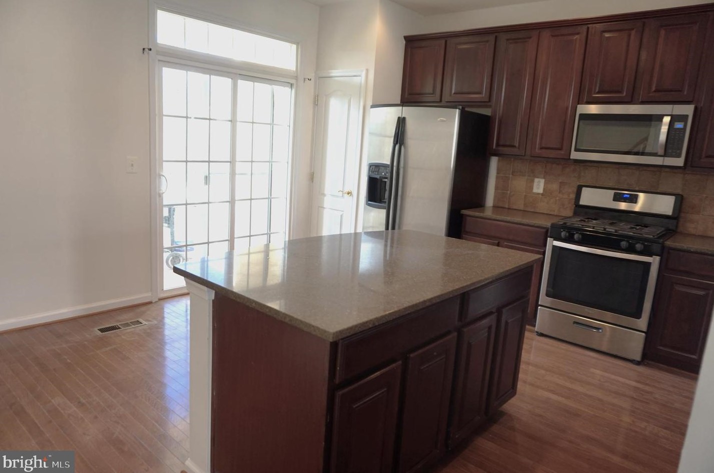 22997 Bulwark Ter, Ashburn VA  20148-5676 exterior