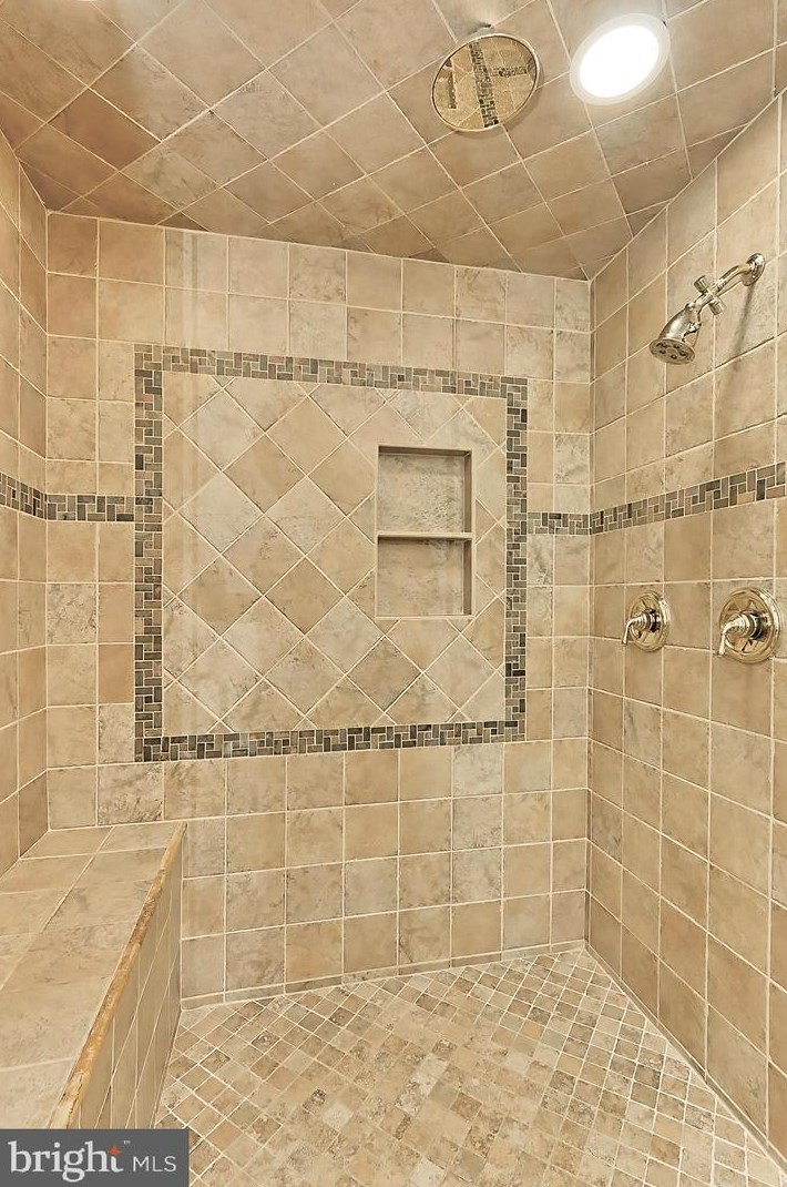 21027 Forest Highlands Ct, Ashburn VA  20147-4768 exterior