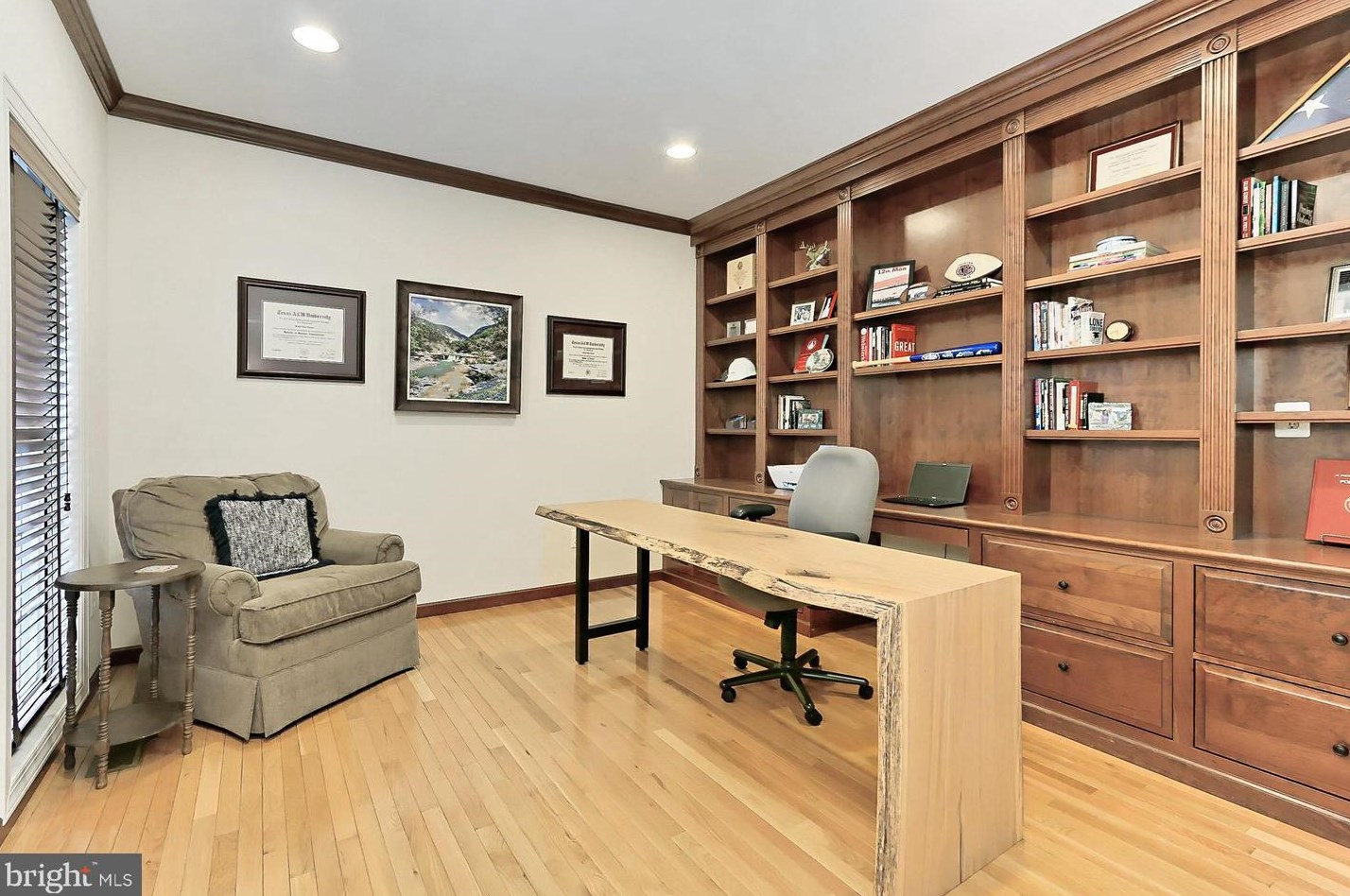 21027 Forest Highlands Ct, Ashburn VA  20147-4768 exterior