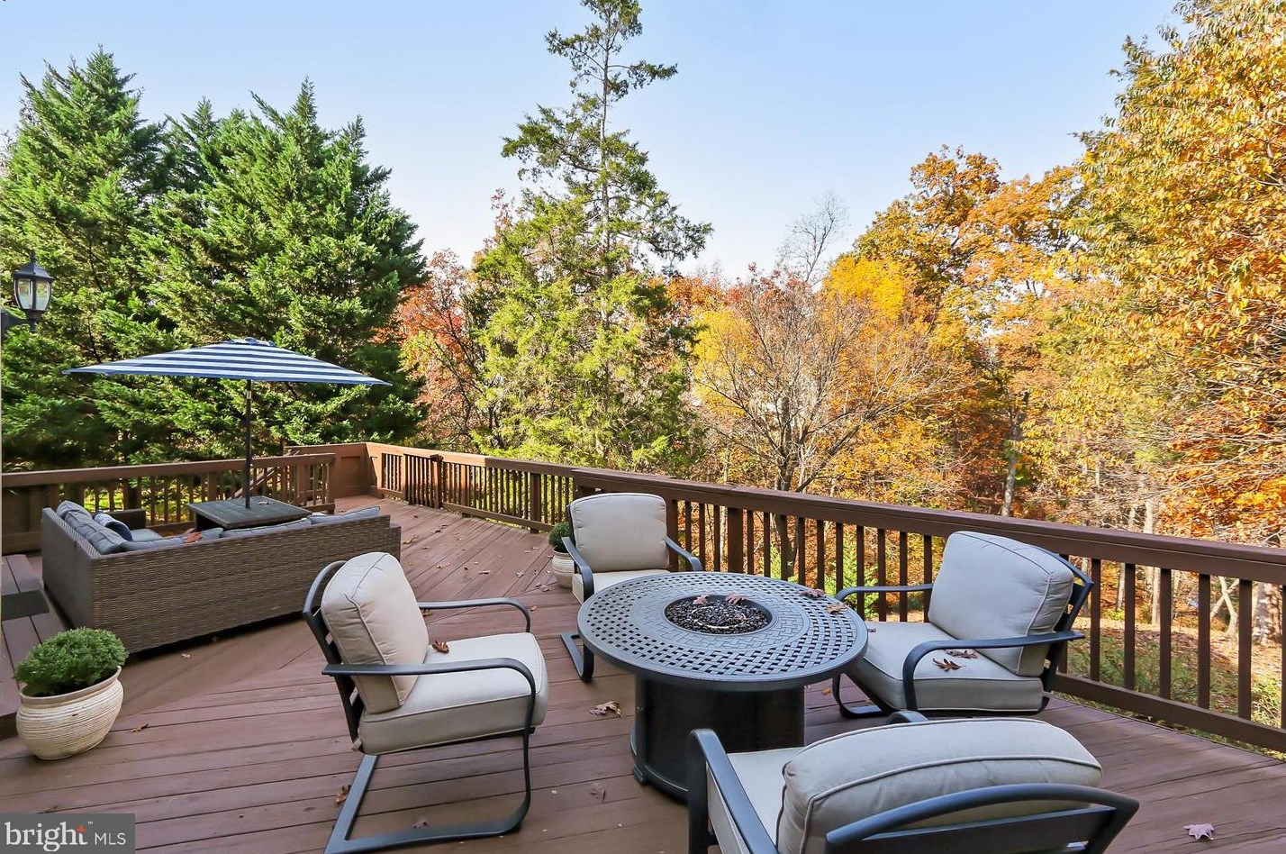 21027 Forest Highlands Ct, Ashburn VA  20147-4768 exterior
