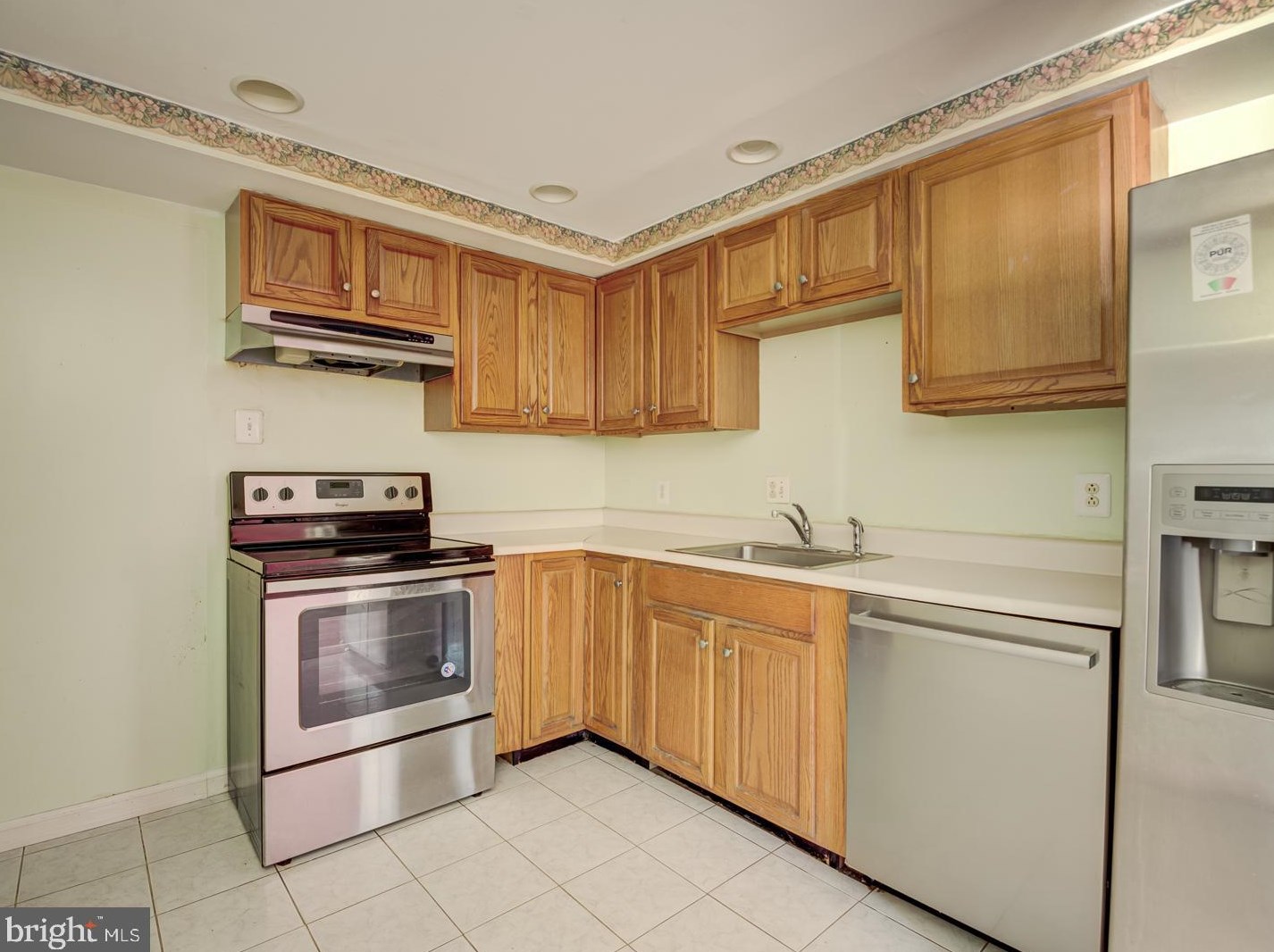 41 Carolina Ct, Dulles VA  20164-1730 exterior