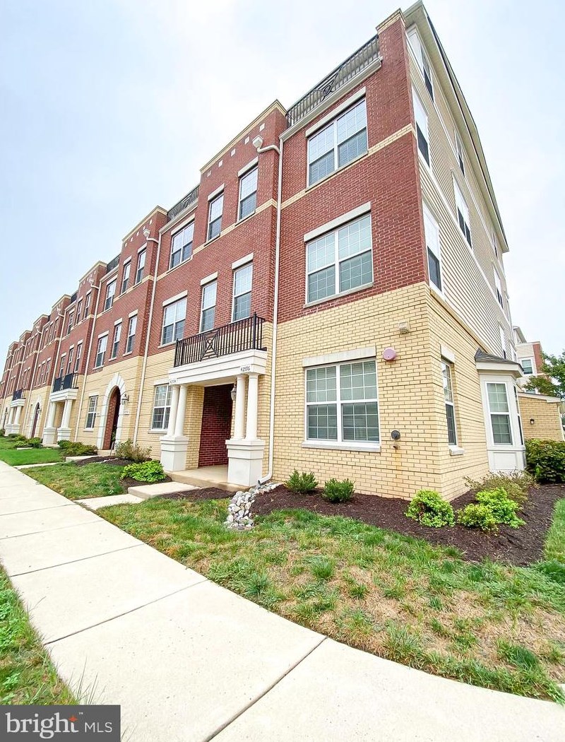 42596 Hollyhock Ter, Ashburn, VA 20148