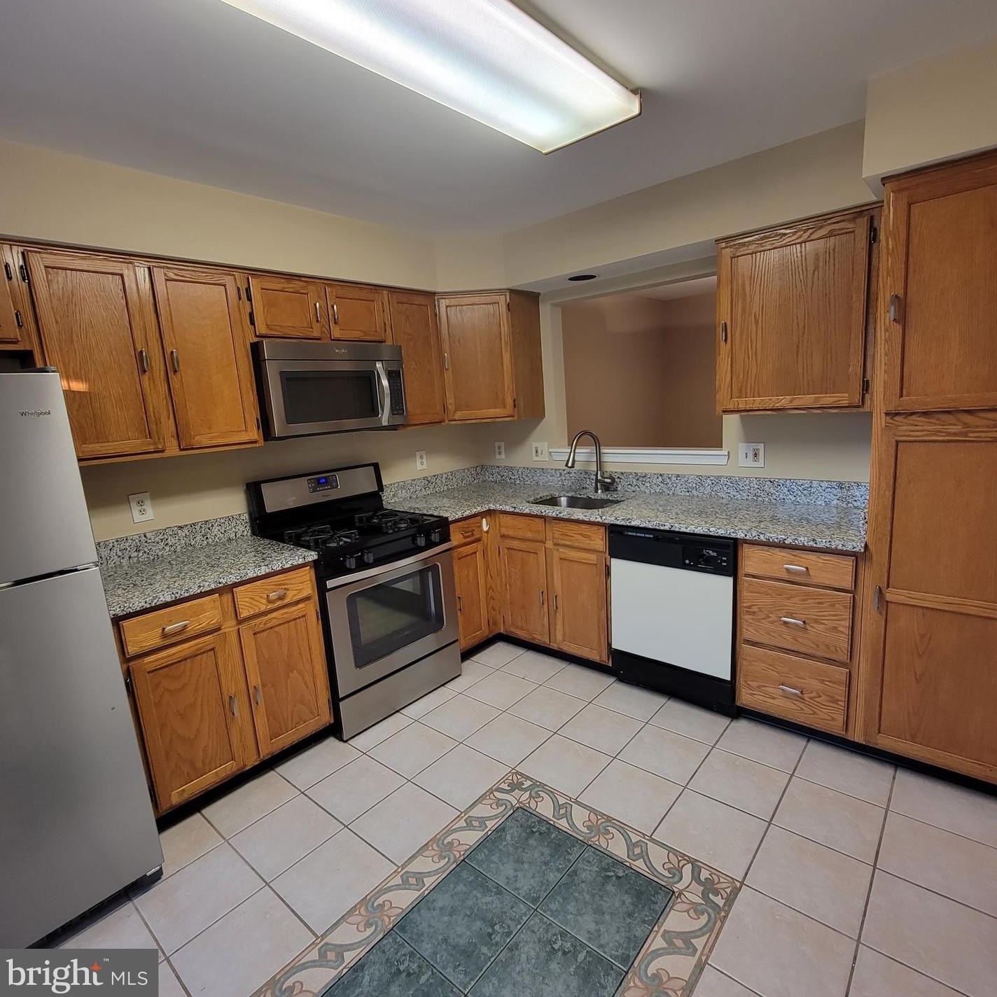 22073 Manning Sq, Dulles VA  20166-3020 exterior
