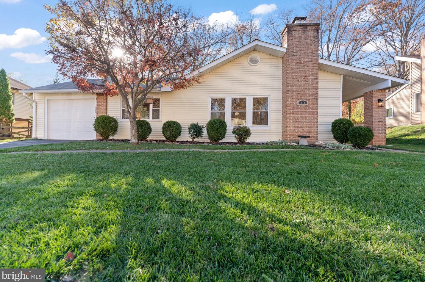 712 Avondale Dr, Dulles, VA 20164