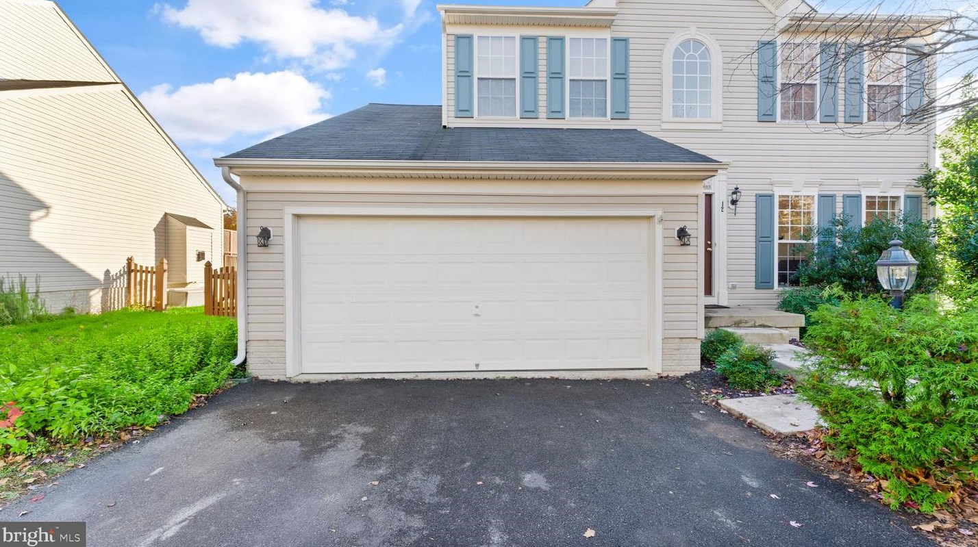 12 Stocks St, Lovettsville, VA 20180