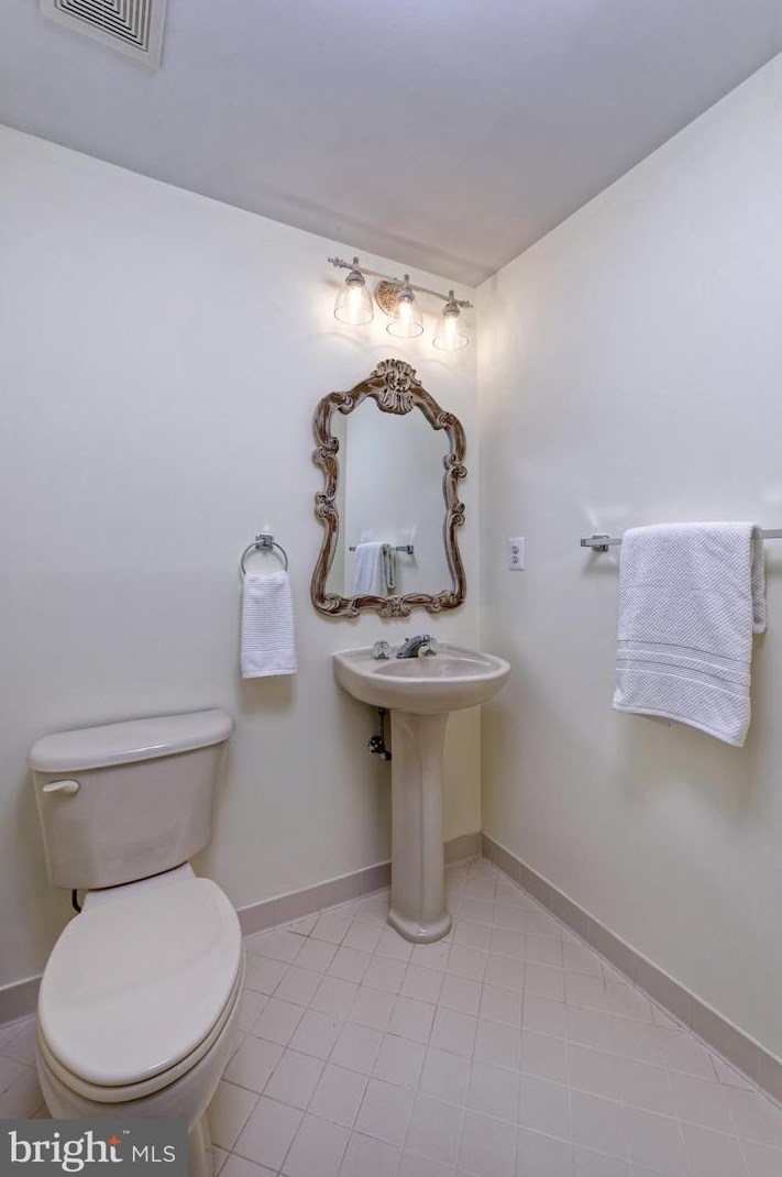 19958 Presidents Cup Ter, Ashburn VA  20147-4115 exterior