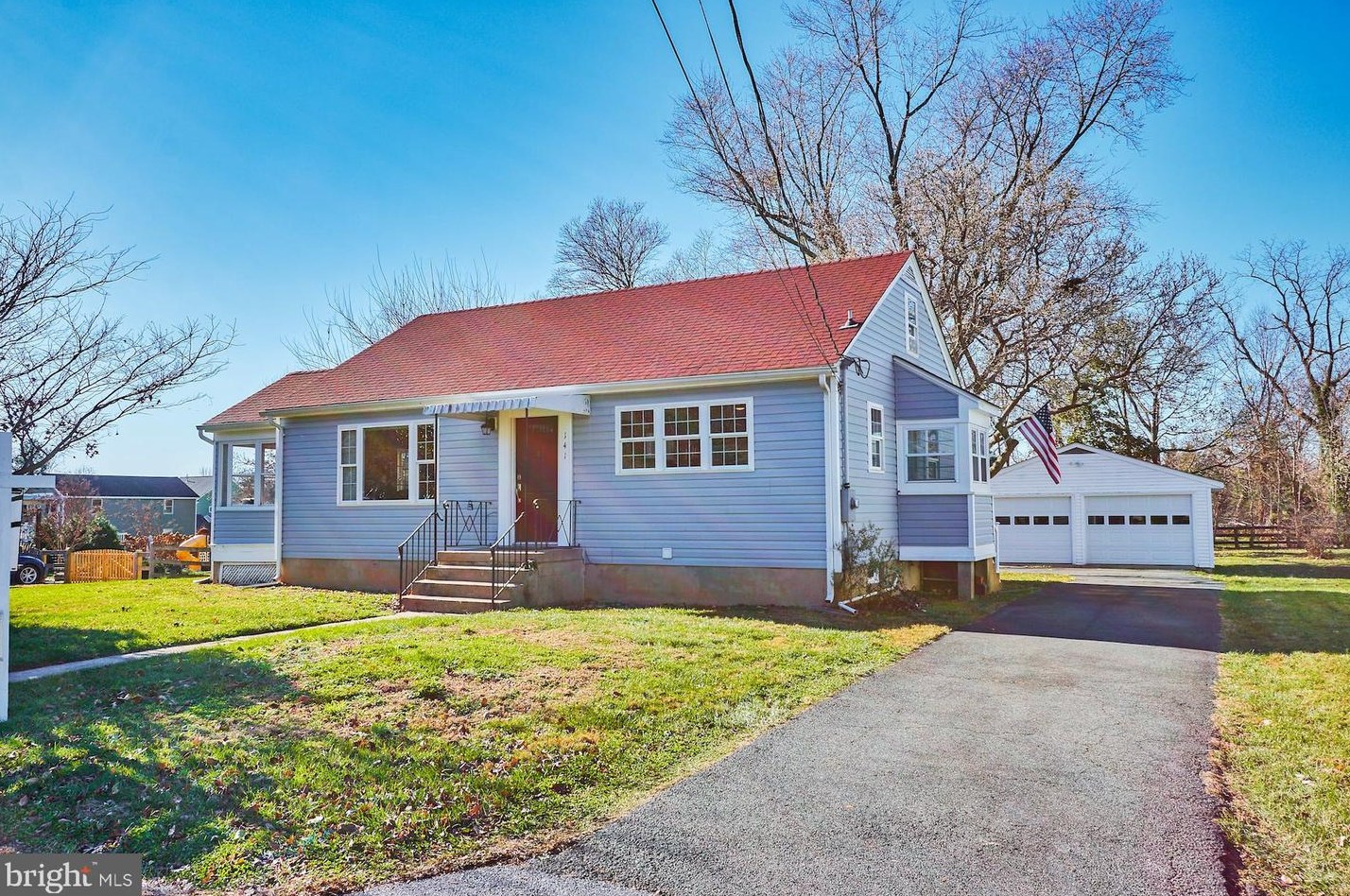 141 S 12th St, Purcellville, VA 20132
