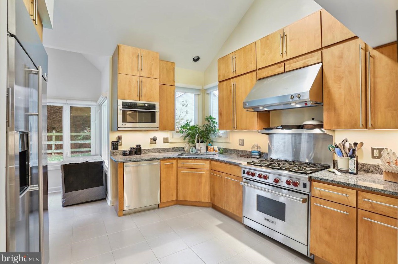 46531 Cedarhurst Dr, Dulles VA  20165-6452 exterior
