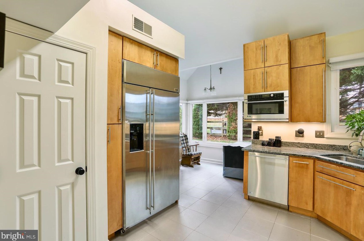 46531 Cedarhurst Dr, Dulles VA  20165-6452 exterior